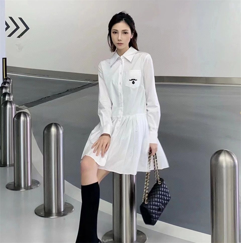 Lady'S Casual Dress White Pleated Dresses With Label Flocking Letter Lapel Lady'S Shirt A-Line Skirt
Lady'S Casual Dress White Pleated Dresses With Label Flocking Letter Lapel Lady'S Shirt A-Line Skirt