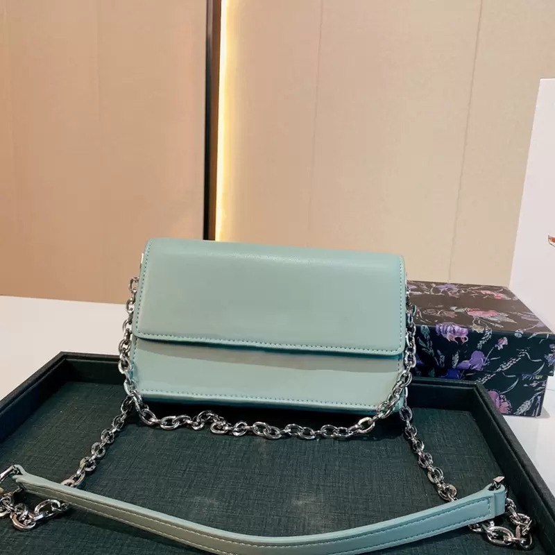 Designer Bags Handbags Cross body Shoulder Clutch Purse Handbag Crossbody Bag Women's High-quality Silver chain leather luxury Classic retro Different colors
Designer Bags Handbags Cross body Shoulder Clutch Purse Handbag Crossbody Bag Women's High-quality Silver chain leather luxury Classic retro Different colors