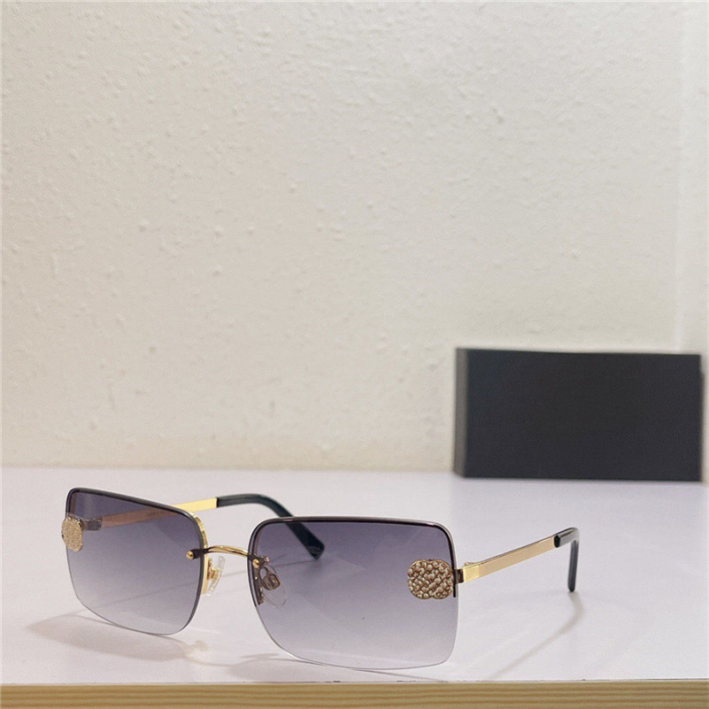 New fashion design sunglasses 4104-B metal half frame square lens popular style
New fashion design sunglasses 4104-B metal half frame square lens popular style