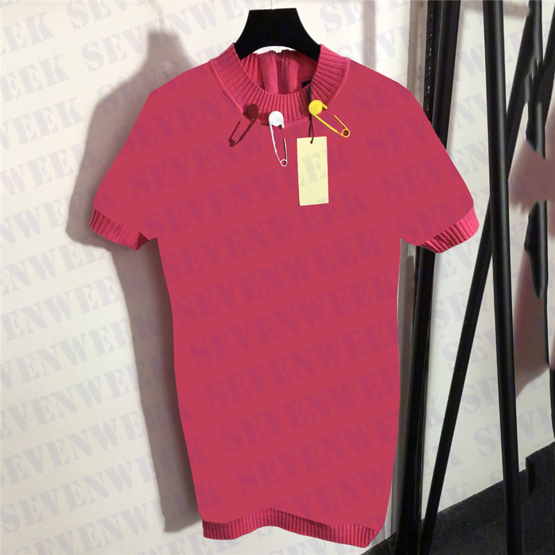 Full Letters Womens Knitted Dresses With Pins High Grade Ladies Short Sleeve Skirts Fashion Brand Dress For Summer, Rose pink
Full Letters Womens Knitted Dresses With Pins High Grade Ladies Short Sleeve Skirts Fashion Brand Dress For Summer, Rose pink