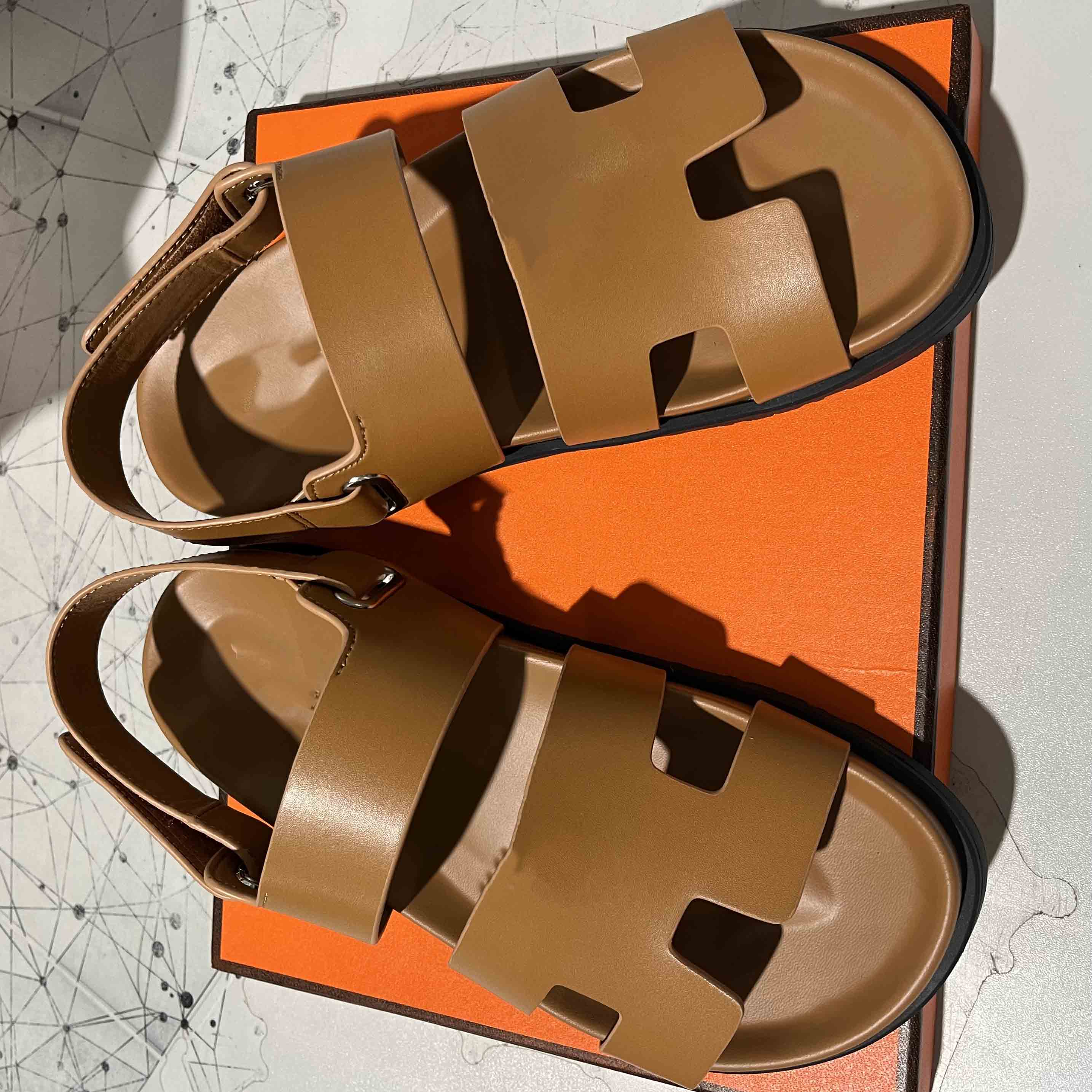 2022 Chypre Sandals Women Men Flat Slippers Big Head Leather Hotel Shoes Classic Velcro Beach Shoes Brown Black White Top Quality With Box 35-44, Color4
2022 Chypre Sandals Women Men Flat Slippers Big Head Leather Hotel Shoes Classic Velcro Beach Shoes Brown Black White Top Quality With Box 35-44, Color4