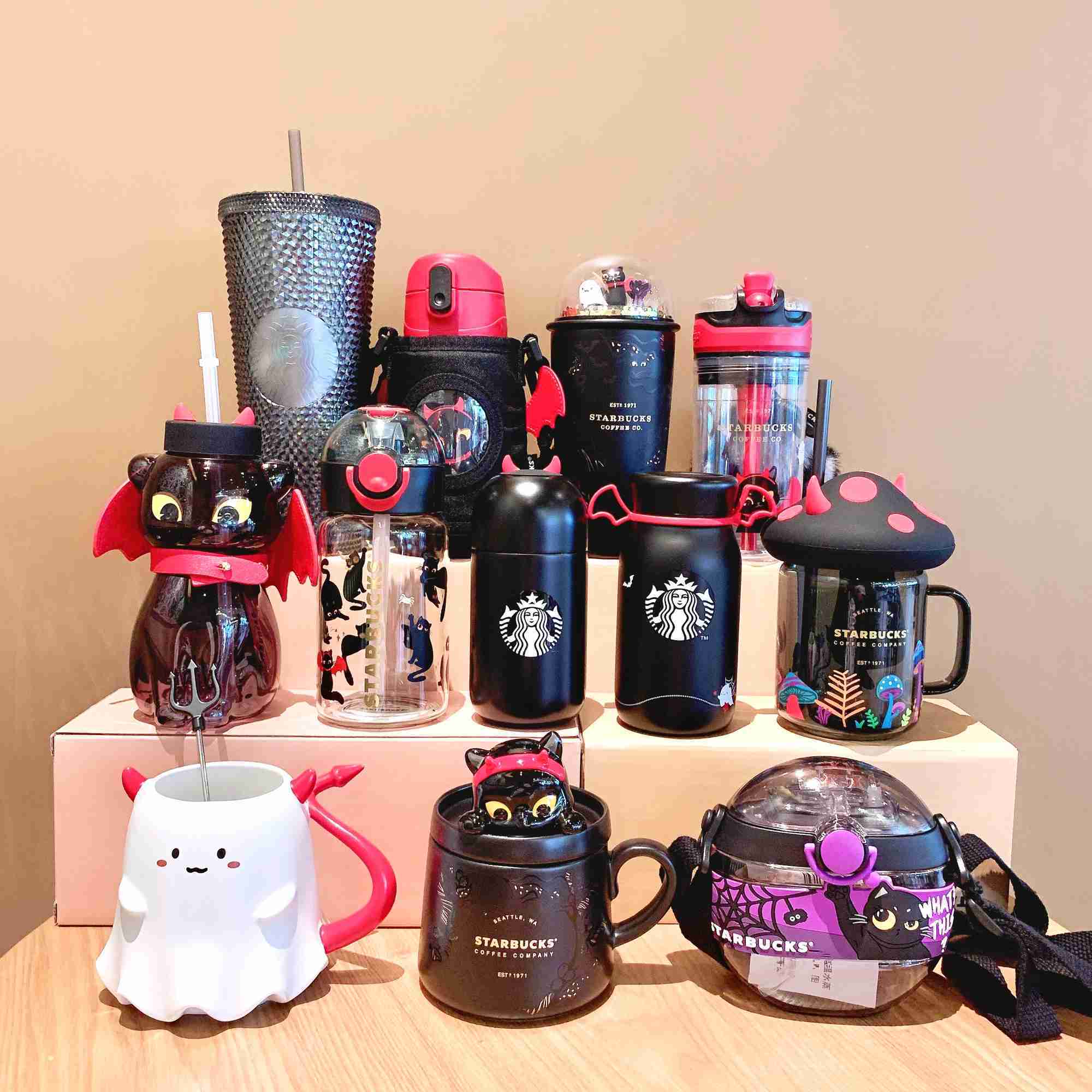 Starbucks Halloween cup 2021 black cat mushroom little devil paradise mark glass straw insulated water cup, Yellow
Starbucks Halloween cup 2021 black cat mushroom little devil paradise mark glass straw insulated water cup, Yellow
