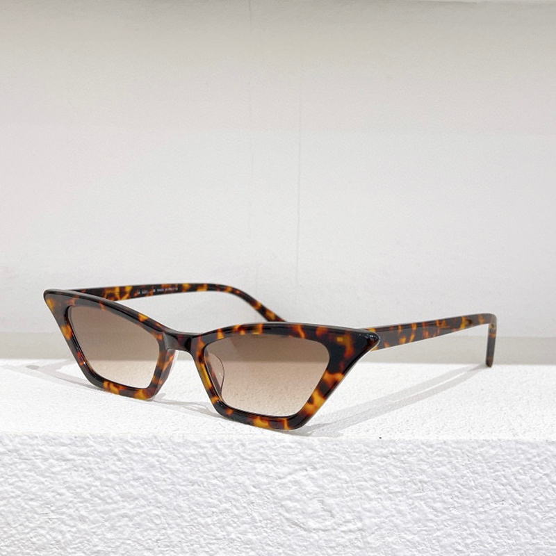 Women's Sunglasses For Summer 228 Cat Eye Style Anti-Ultraviolet Retro Plate Full Frame Eyeglasses Random Box
Women's Sunglasses For Summer 228 Cat Eye Style Anti-Ultraviolet Retro Plate Full Frame Eyeglasses Random Box
