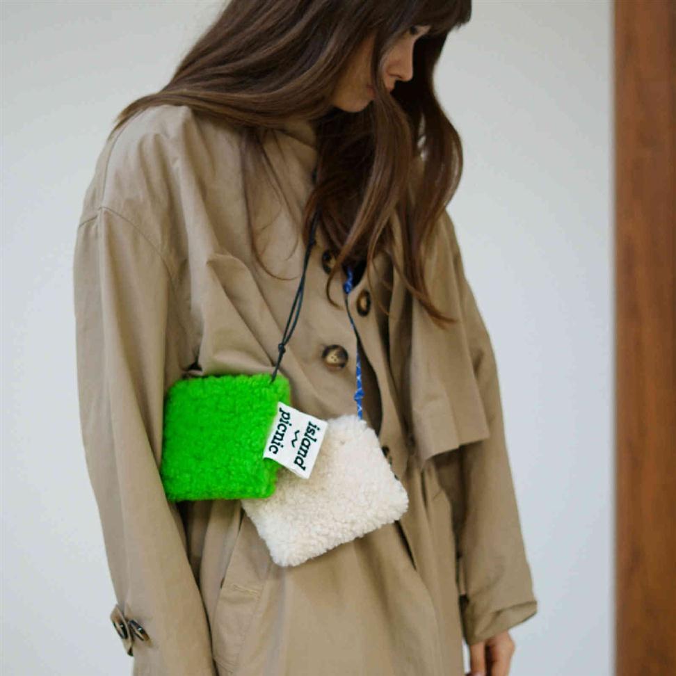 Crossbody waist bags designer Island picnic lamb cashmere Mini Messenger Bag Plush small ins autumn and winter new single shoulder215D, White
Crossbody waist bags designer Island picnic lamb cashmere Mini Messenger Bag Plush small ins autumn and winter new single shoulder215D, White