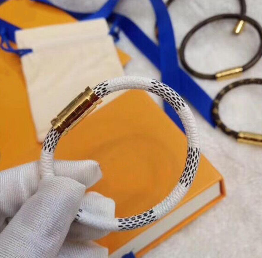 Bangle Bracelets Louiseity Choker Viutonity Designer Jewelry women magnetic snap high quality Lvs bracelet Fashion Brass gift With original packaging
Bangle Bracelets Louiseity Choker Viutonity Designer Jewelry women magnetic snap high quality Lvs bracelet Fashion Brass gift With original packaging