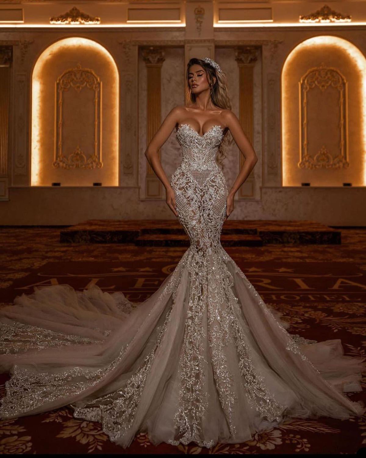 Exquisite Strapless Mermaid Wedding Dress Sweetheart Sequined Lace Arabic Sweep or Trumpet Bridal Gowns Robe De Soiree