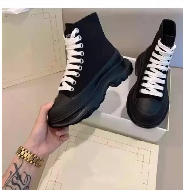 Luxury Designer Women Men Tread Slick Boots Leather Canvas Lace-up Rubber Round Toes Platform Genuine Leathers Lining Fashion 
Luxury Designer Women Men Tread Slick Boots Leather Canvas Lace-up Rubber Round Toes Platform Genuine Leathers Lining Fashion