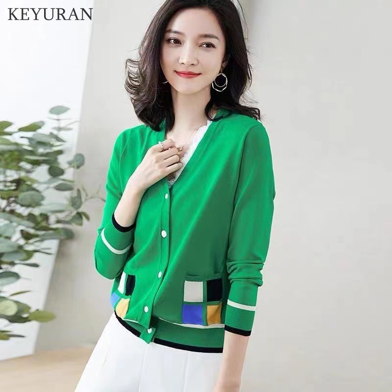 Contrast Color Patchwork V-Neck Cardigan For Women Spring Autumn Short Knitted Coat With Pocket Fashion New Knitwear Tops Femme, Green
Contrast Color Patchwork V-Neck Cardigan For Women Spring Autumn Short Knitted Coat With Pocket Fashion New Knitwear Tops Femme, Green