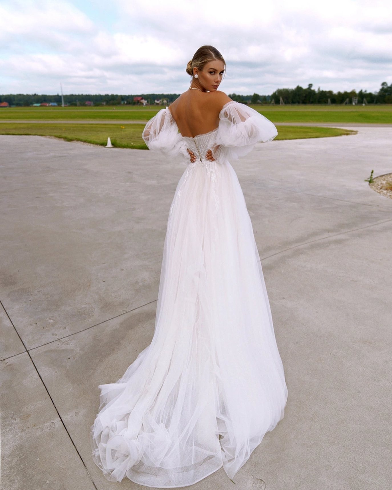 Pearls Wedding Beach Dresses Illusion Deep V Neckline Bridal Gowns Long Sleeves A Line Sweep Train Tulle Bohemian Robe De Mariee