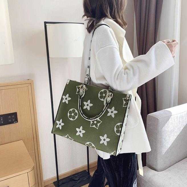 Retro Female Bags 2021 One-Shoulder Messenger Handbag Large-Capacity Presbyopia Large Printing Shopping Bag, Coffee
Retro Female Bags 2021 One-Shoulder Messenger Handbag Large-Capacity Presbyopia Large Printing Shopping Bag, Coffee
