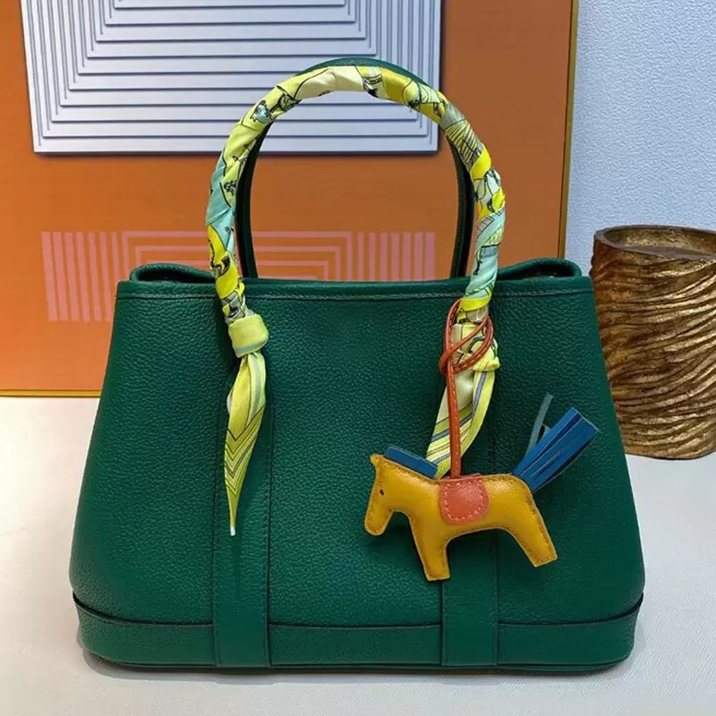Totes Bucket Handbag Shoulder Bag Designer Genuine Leather Woman Clutch Birkin Litchi Pattern Pochette Rouge To go Garden Party Large Capacity 30 36 Tote Backpack, Additional shipping
Totes Bucket Handbag Shoulder Bag Designer Genuine Leather Woman Clutch Birkin Litchi Pattern Pochette Rouge To go Garden Party Large Capacity 30 36 Tote Backpack, Additional shipping
