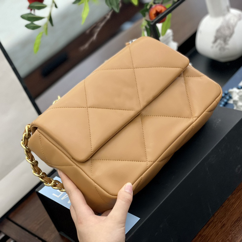 Brown 19 Series Classic Flap Quilted Bags Gold Metal Hardware Chain Handle Totes Sacoche Purse 26CM, Box
Brown 19 Series Classic Flap Quilted Bags Gold Metal Hardware Chain Handle Totes Sacoche Purse 26CM, Box