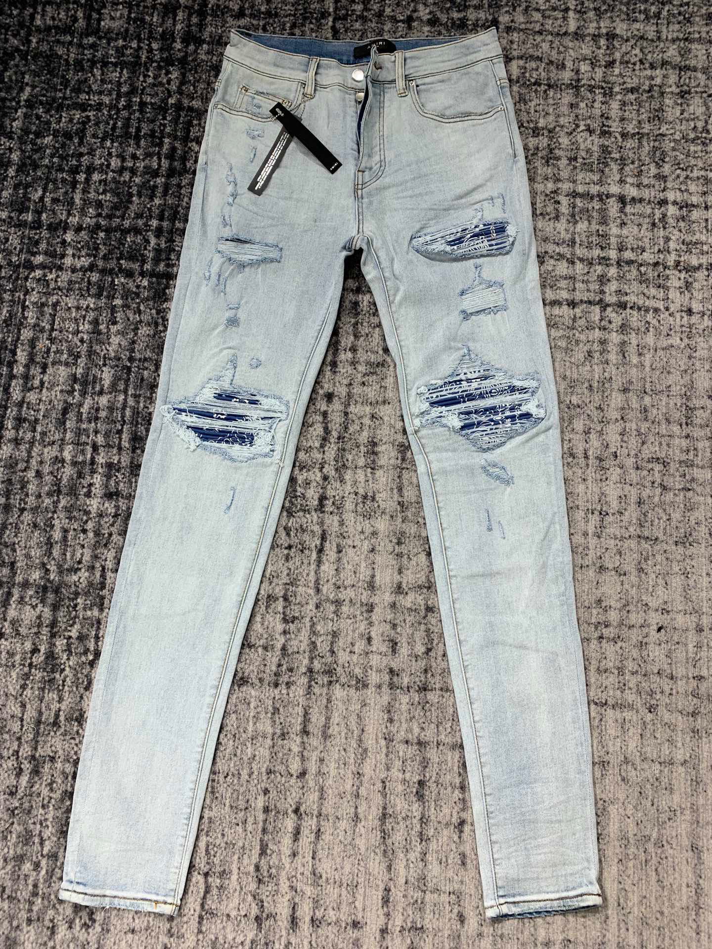 FALECTION MENS 22ss High quality Mens jeans VINTAGE BANDANNA PATCH PRINTED Skinny Slim Ripped hole stripe Fashionable denim logo embroidery Denim pants, Blue
FALECTION MENS 22ss High quality Mens jeans VINTAGE BANDANNA PATCH PRINTED Skinny Slim Ripped hole stripe Fashionable denim logo embroidery Denim pants, Blue