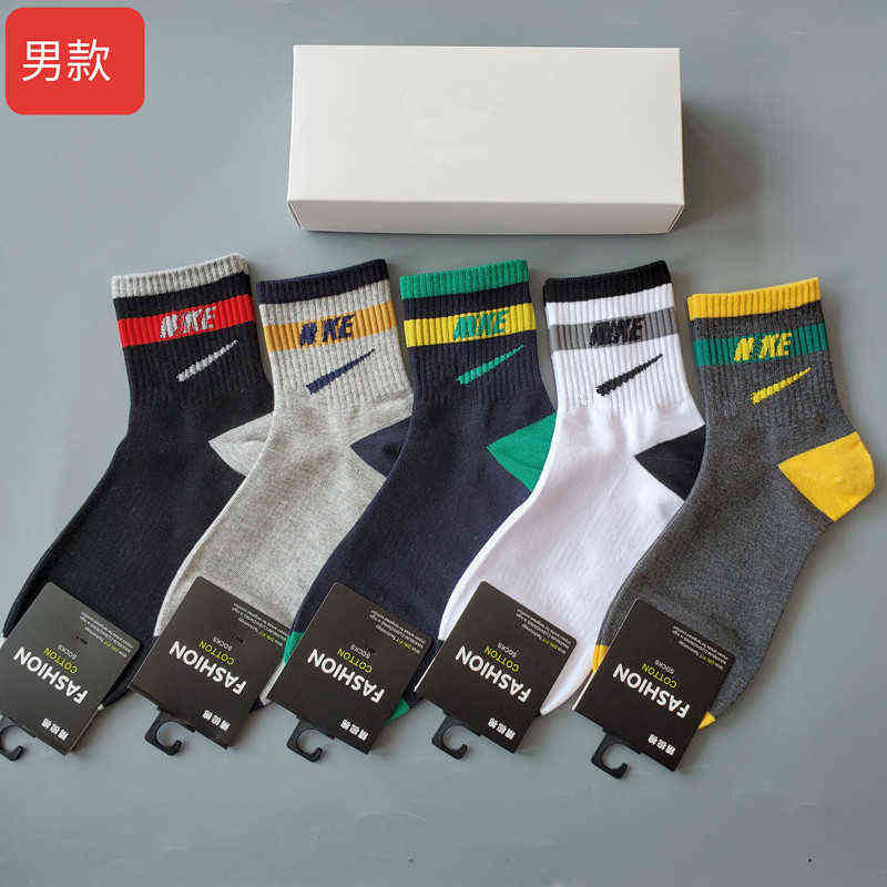 Seasonal designer socks a box of 5 pairs of men's and women's Hook Tide a luxury fashion brand for couples' sports, 7 women 5 pairs
Seasonal designer socks a box of 5 pairs of men's and women's Hook Tide a luxury fashion brand for couples' sports, 7 women 5 pairs