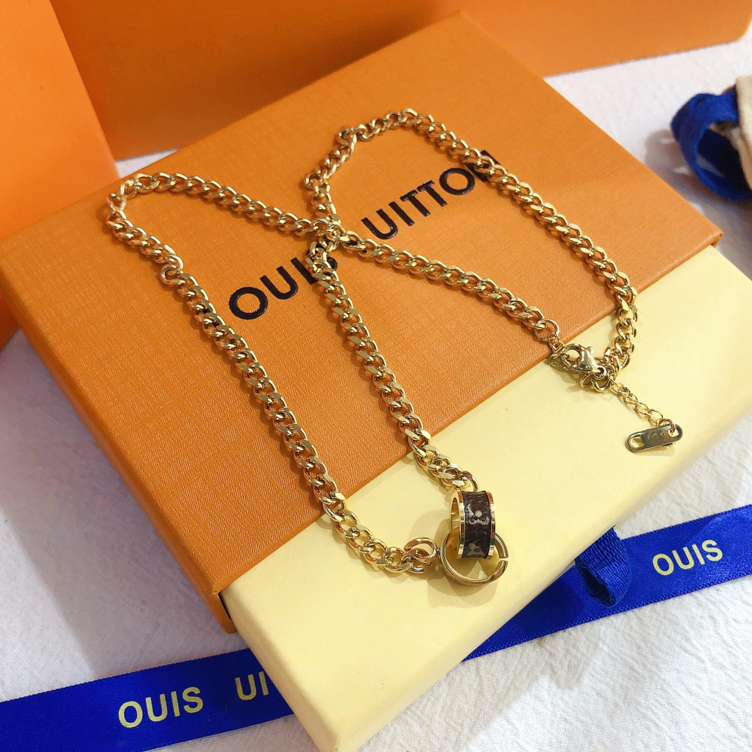 Fashion Womens Design Necklace Faux Leather 18K Gold Plated Stainless Steel Necklaces Choker Chain Letter Pendant Wedding Jewelry Accessories X335
Fashion Womens Design Necklace Faux Leather 18K Gold Plated Stainless Steel Necklaces Choker Chain Letter Pendant Wedding Jewelry Accessories X335