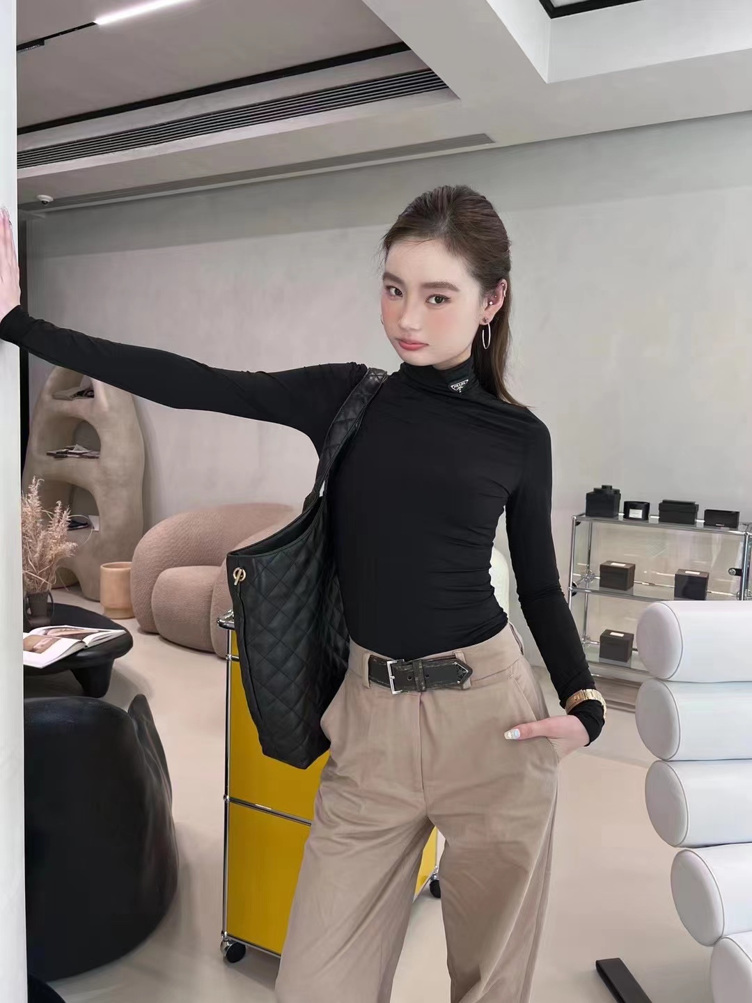 2022 Autumn and winter original brand design women's T-shirt fashion trend inverted triangle logo super comfortable breathable high quality women's long sleeve, White
2022 Autumn and winter original brand design women's T-shirt fashion trend inverted triangle logo super comfortable breathable high quality women's long sleeve, White