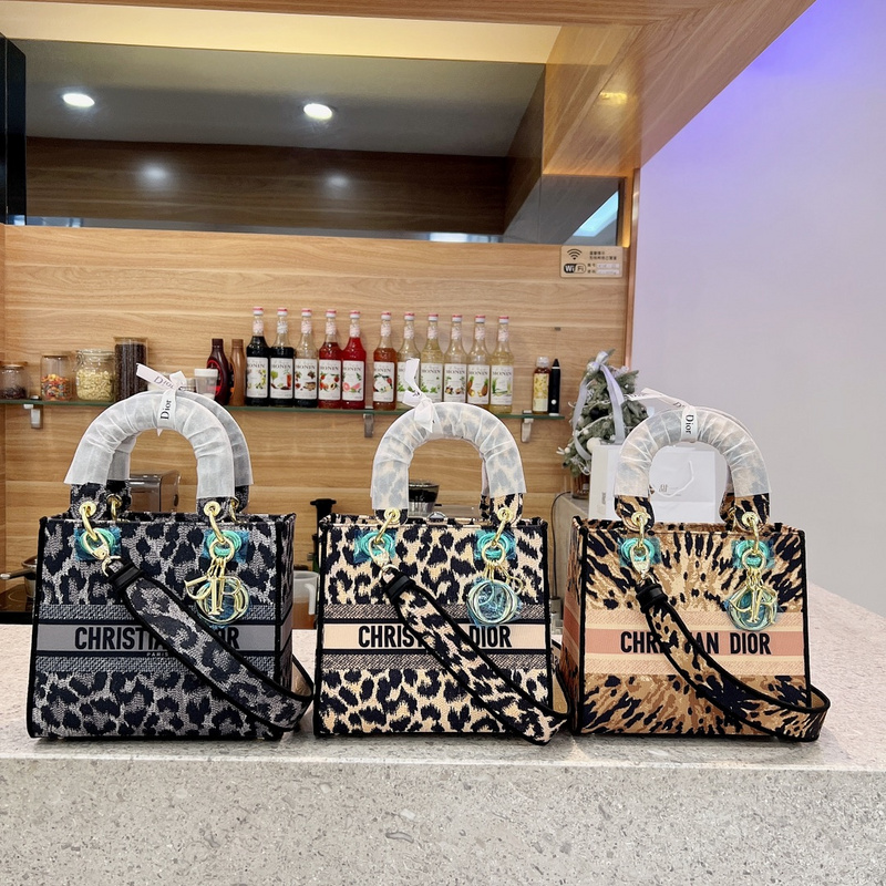 D Cases Luxury Designer Cannage Lady Dior Trotter Saddle bags Bags High Quality handbag Leather shoulder tote Shopping Crossbody bag bwnherh
D Cases Luxury Designer Cannage Lady Dior Trotter Saddle bags Bags High Quality handbag Leather shoulder tote Shopping Crossbody bag bwnherh