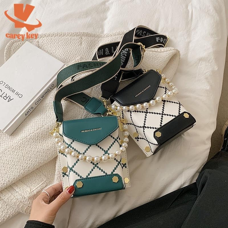 Evening Bags CAREY KAY Mini Embroidery Lingge PU Leather Crossbody Shoulder Bag Short Beading Belt For Women 2022 Handbags And Purses Sac, Black
Evening Bags CAREY KAY Mini Embroidery Lingge PU Leather Crossbody Shoulder Bag Short Beading Belt For Women 2022 Handbags And Purses Sac, Black