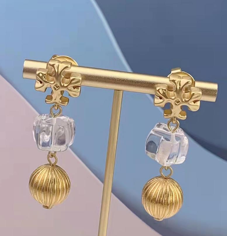 Top Quality New Clear Crystal Dangle Real 18K Gold T Plated Brand Earring Chandelier Letter Stud B earrings
Top Quality New Clear Crystal Dangle Real 18K Gold T Plated Brand Earring Chandelier Letter Stud B earrings