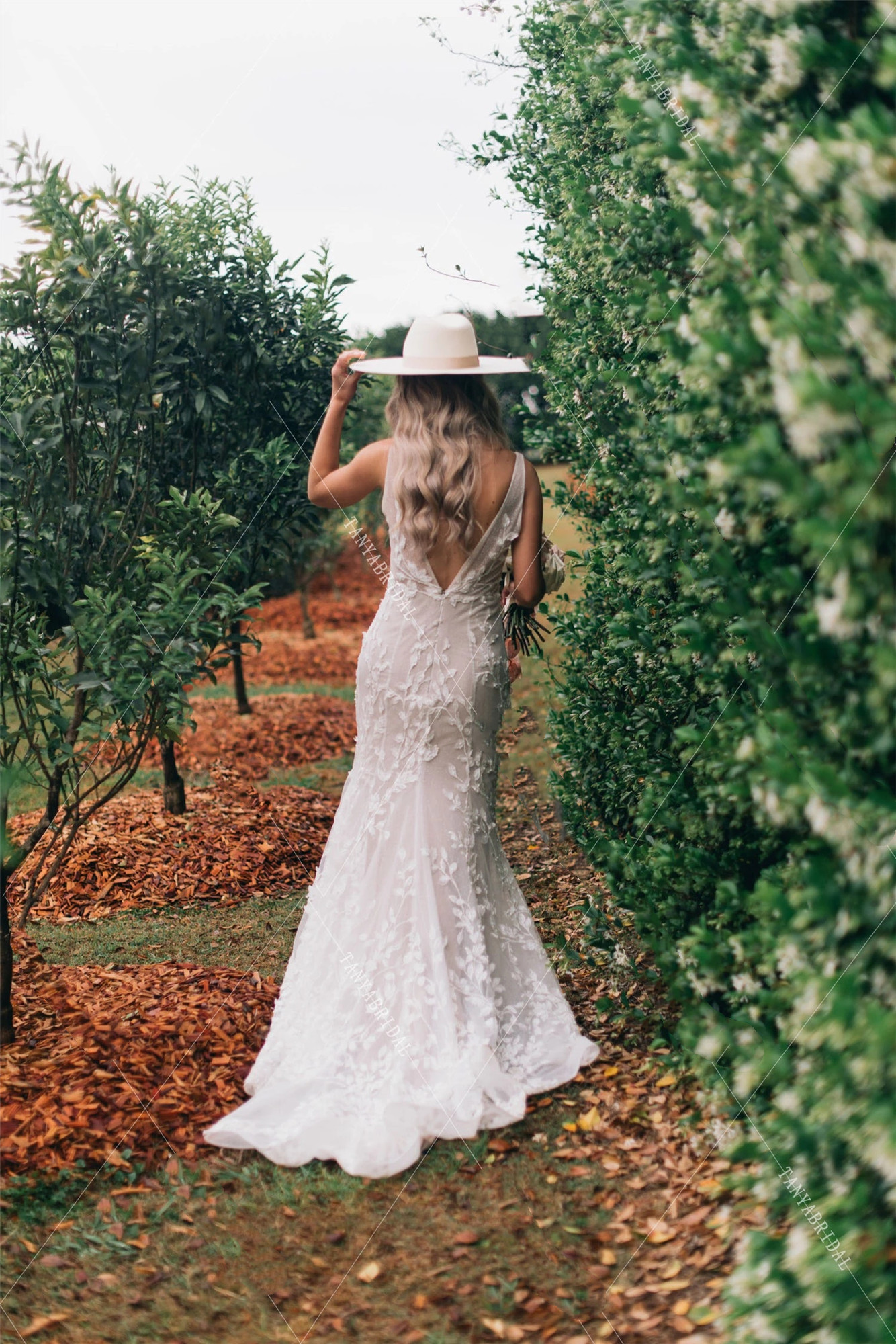 Leaf Lace beach Wedding Dresses Mermaid V-Neck Backless sheer neck Bridal Gowns Sweep Train country Bohemian Robe de Soriee