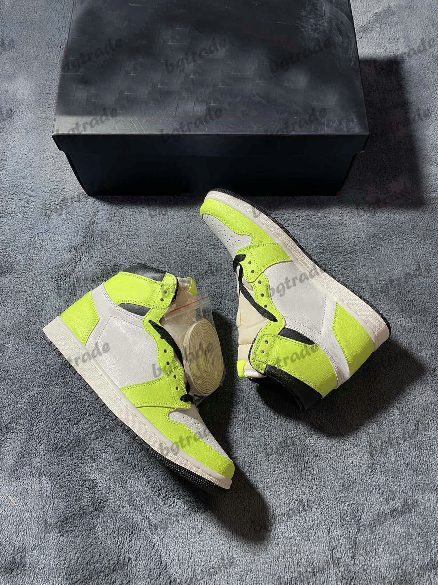 Newest 1 High OG Volt Basketball shoes Green White Black Sail cracked leather Sneakers Outdoor Retro Men Women Sports Trainers
Newest 1 High OG Volt Basketball shoes Green White Black Sail cracked leather Sneakers Outdoor Retro Men Women Sports Trainers