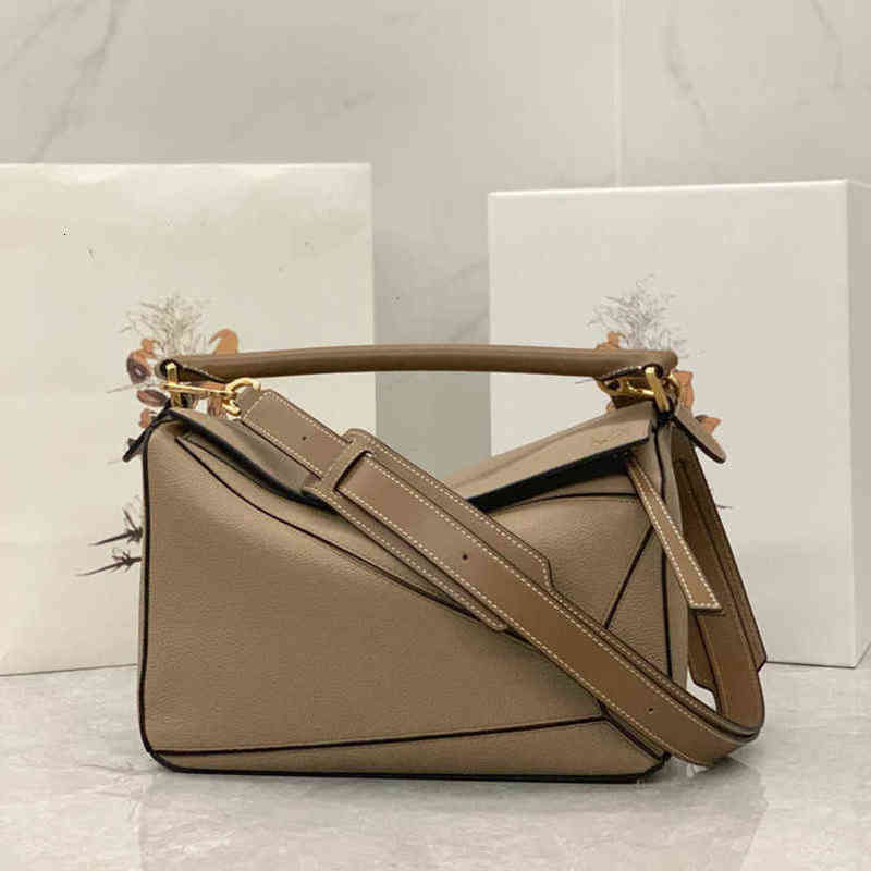 7A+Designers shoulder bag Adopt imported bead calfskin Unique tailoring fashion bags 160990 Match plain ,Spain official original factory imported genuine leather, Customize
7A+Designers shoulder bag Adopt imported bead calfskin Unique tailoring fashion bags 160990 Match plain ,Spain official original factory imported genuine leather, Customize