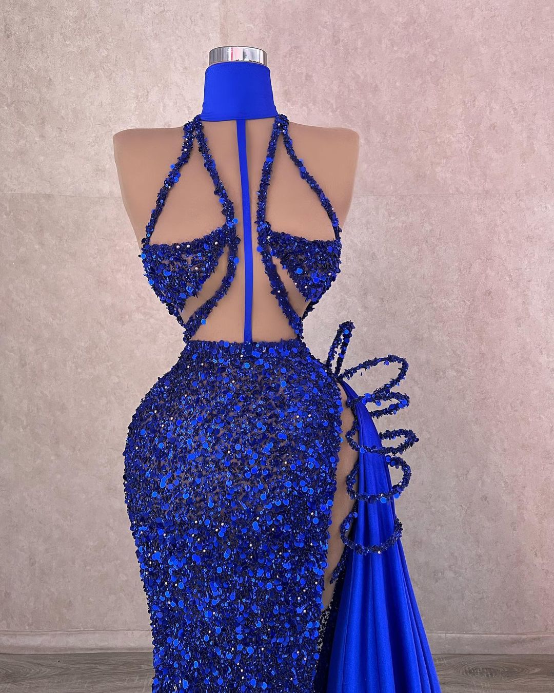 Sexy Blue Prom Dresses Appliqué Sequins Beads Sleeveless Criss Cross Straps Custom Made Formal Dubai Evening Dress Sweep Plus Size Robes De Mariée