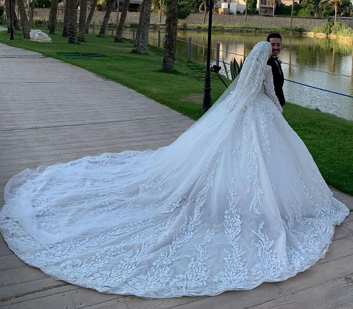 Muslim Ball Gown Wedding Dress High Neck 3D Floral Appliques Beads Long Sleeve Bridal Gowns Puffy Custom Made robe de soiree