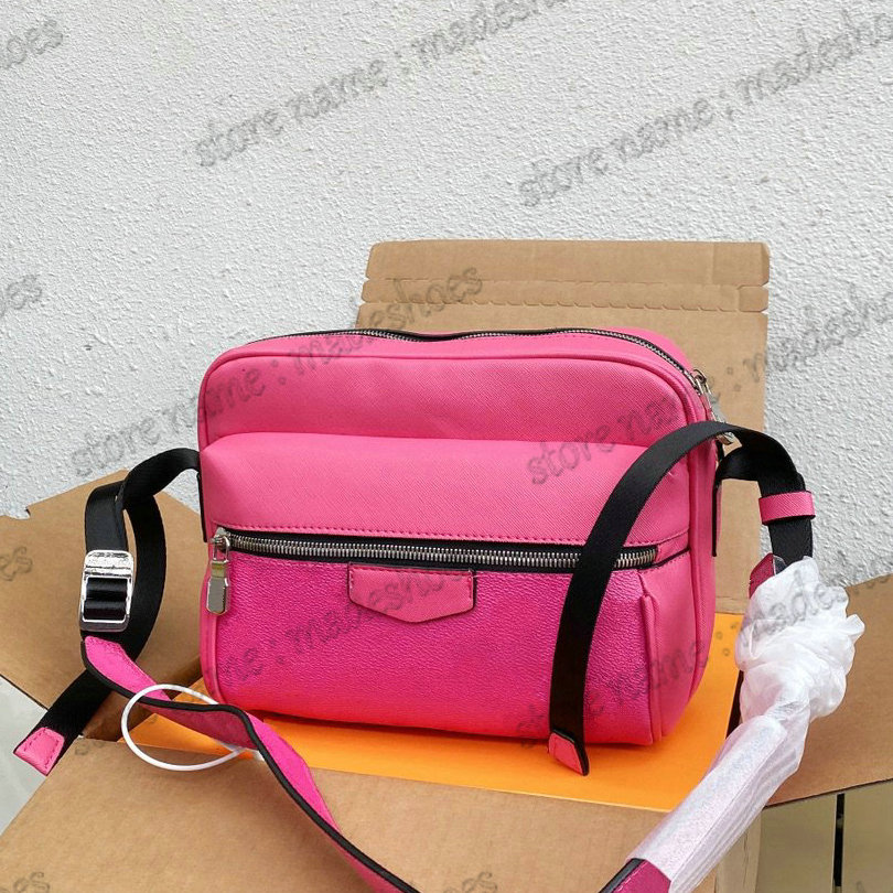 OUTDOOR MESSENGER PM Designer Bag Mens Designers Taiga Leather Shoulder Bag Luxury CrossBody For Men Adjustable strap
OUTDOOR MESSENGER PM Designer Bag Mens Designers Taiga Leather Shoulder Bag Luxury CrossBody For Men Adjustable strap