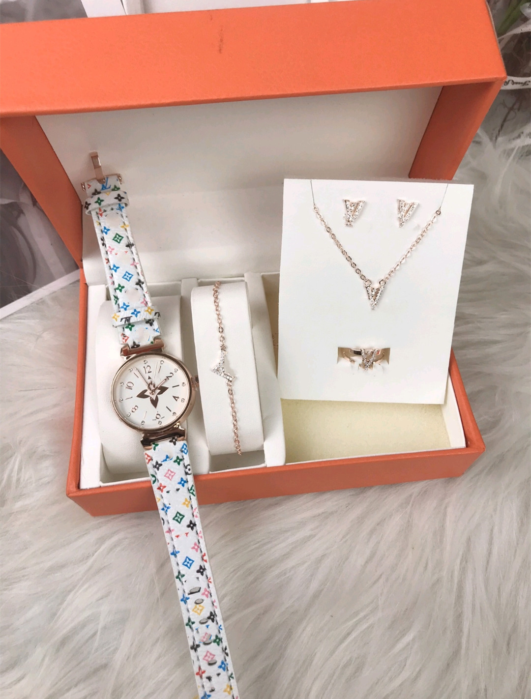 Luxury Fashion Ladies Designer Necklace Bracelet Stud Earrings Ring Watch 5 Piece Gift Box Women Holiday Gifts, L1(with original box)
Luxury Fashion Ladies Designer Necklace Bracelet Stud Earrings Ring Watch 5 Piece Gift Box Women Holiday Gifts, L1(with original box)