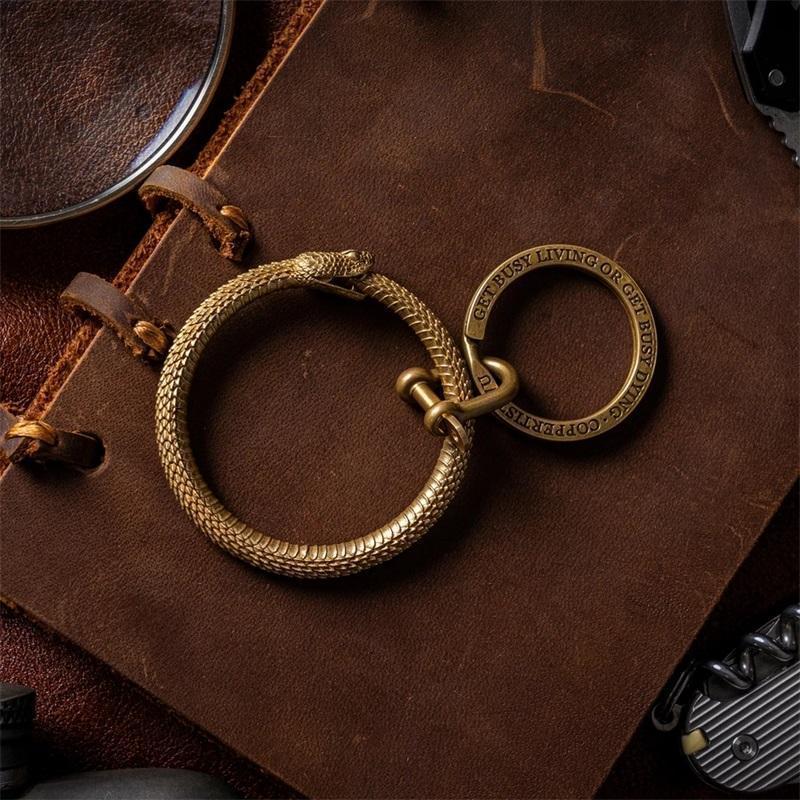 Retro Brass Snake Key Ring Bite chain Ouroboros Accessory Pendant Copper Car Hanging 220411