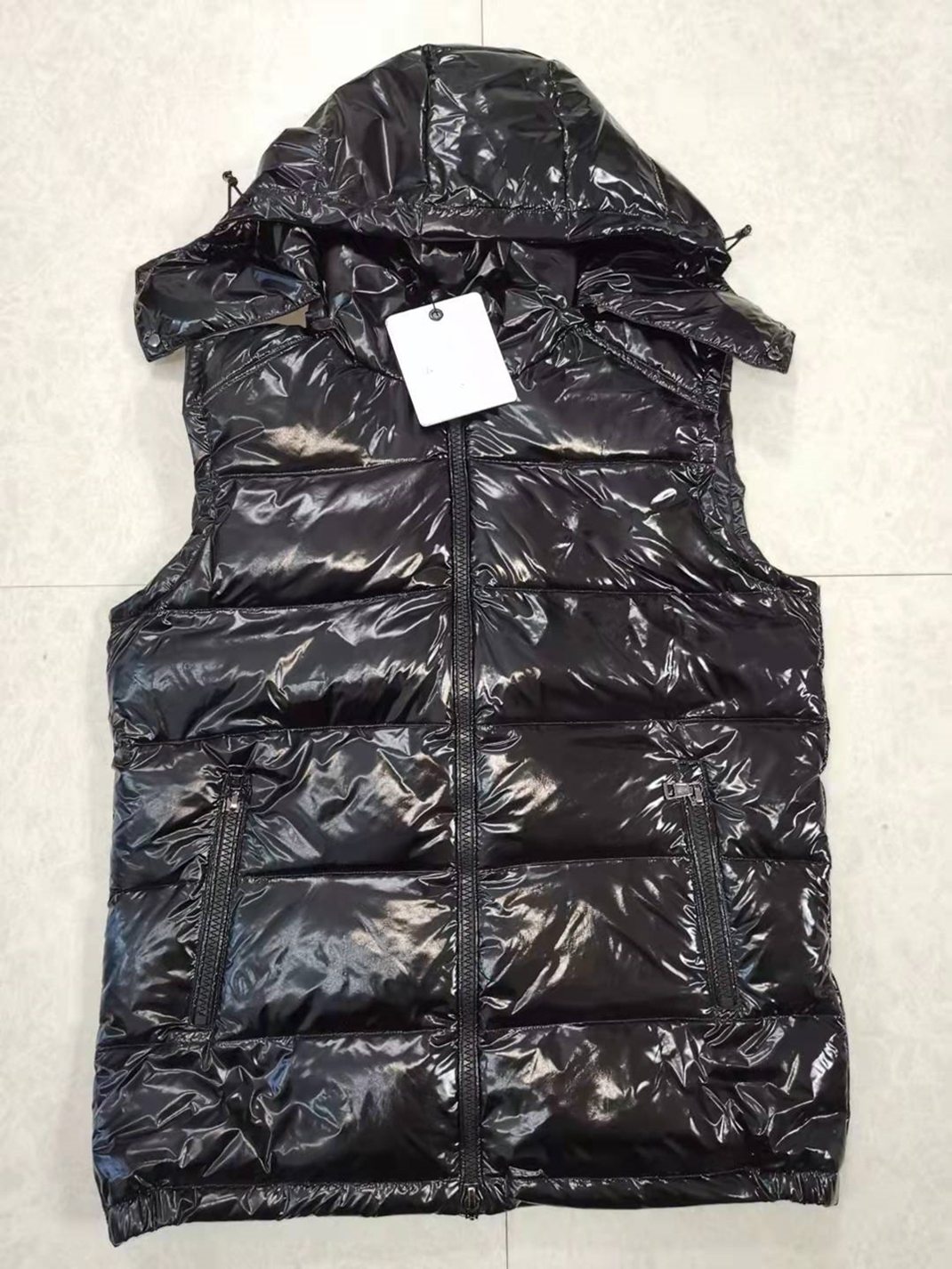New Designer Winter Men gilet Down Vest Homme Vests Gilet Parkas Coat Detachable Hooded Outerwear Waterproof For Mens And Women Windbreaker Thick Short sleeveless, Hot
New Designer Winter Men gilet Down Vest Homme Vests Gilet Parkas Coat Detachable Hooded Outerwear Waterproof For Mens And Women Windbreaker Thick Short sleeveless, Hot