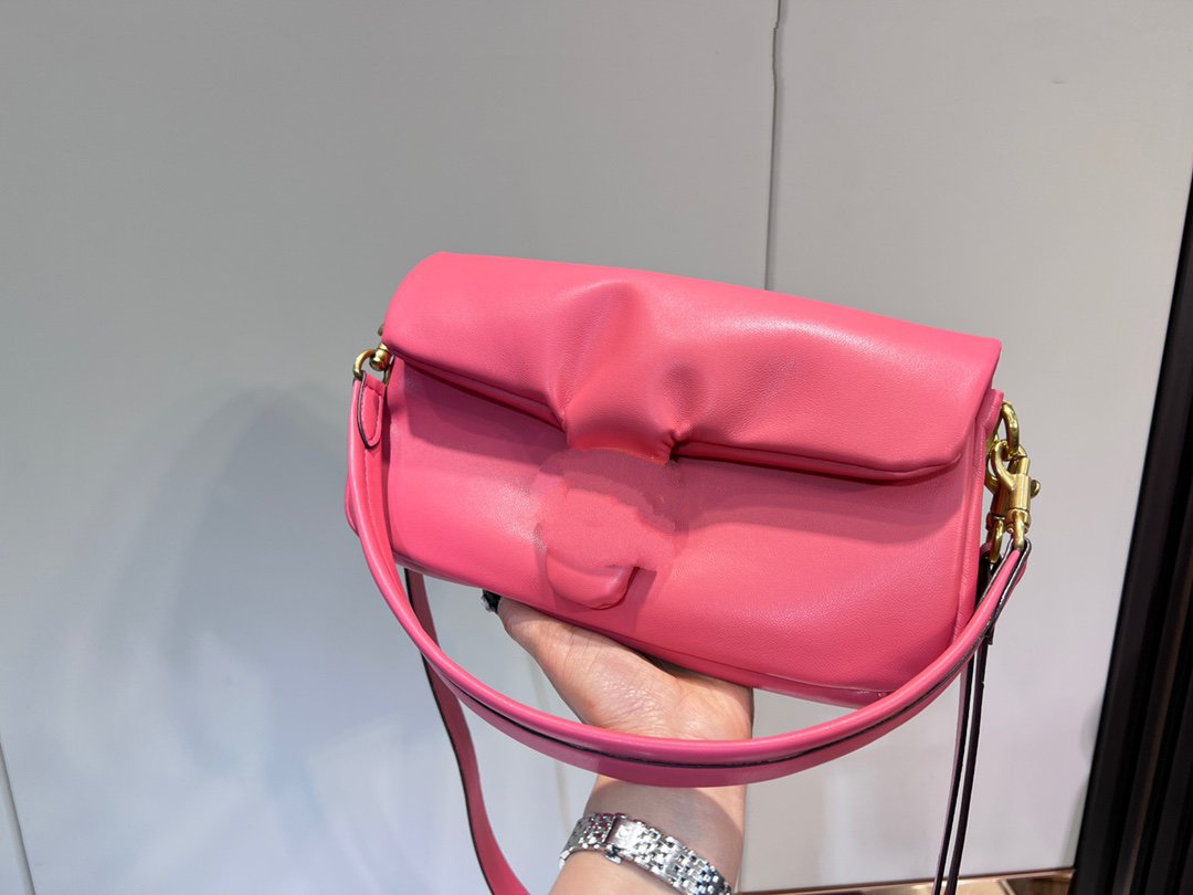 2022 New C Oes ACHes Cloud bag pillow Mini crescent croissant Baguette bags Designer Envelope Wallets, Custom
2022 New C Oes ACHes Cloud bag pillow Mini crescent croissant Baguette bags Designer Envelope Wallets, Custom
