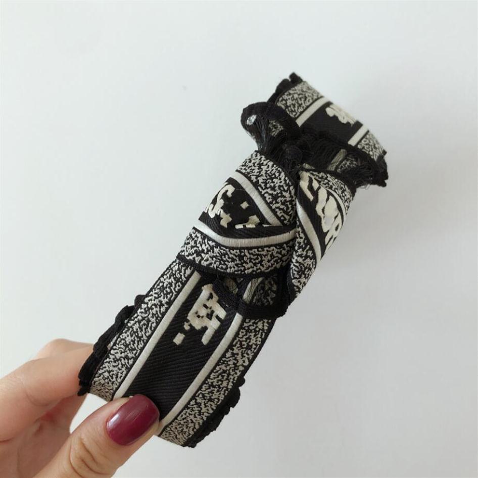 4Style Classic Designer Brand Letter Print Wide Brimmed Mixed Color Headbands Luxury Lace Cloth Fabric Hairpin Headband Hair Hoop 229L
4Style Classic Designer Brand Letter Print Wide Brimmed Mixed Color Headbands Luxury Lace Cloth Fabric Hairpin Headband Hair Hoop 229L