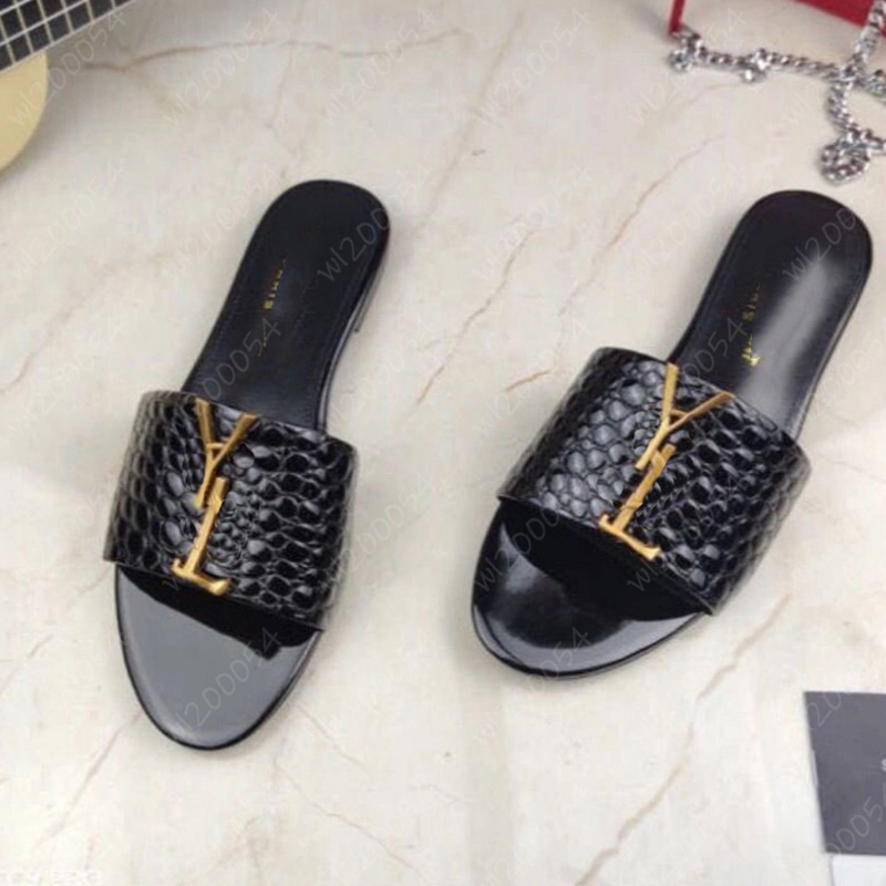 Classic Slipper Women Designer Slippers Leather Slides Luxurys Beach Shoes Sandals Summer Flat Shoe Large Size 35-42 With Box 2204293WU, Y1
Classic Slipper Women Designer Slippers Leather Slides Luxurys Beach Shoes Sandals Summer Flat Shoe Large Size 35-42 With Box 2204293WU, Y1
