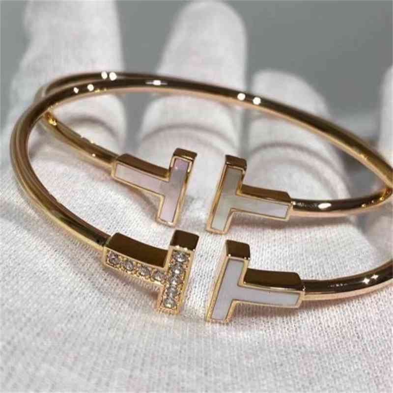 CSPR Double T Bracelet female 925t home Bracelet female opening rose gold enamel with diamond small red book recommended by fashionable
CSPR Double T Bracelet female 925t home Bracelet female opening rose gold enamel with diamond small red book recommended by fashionable