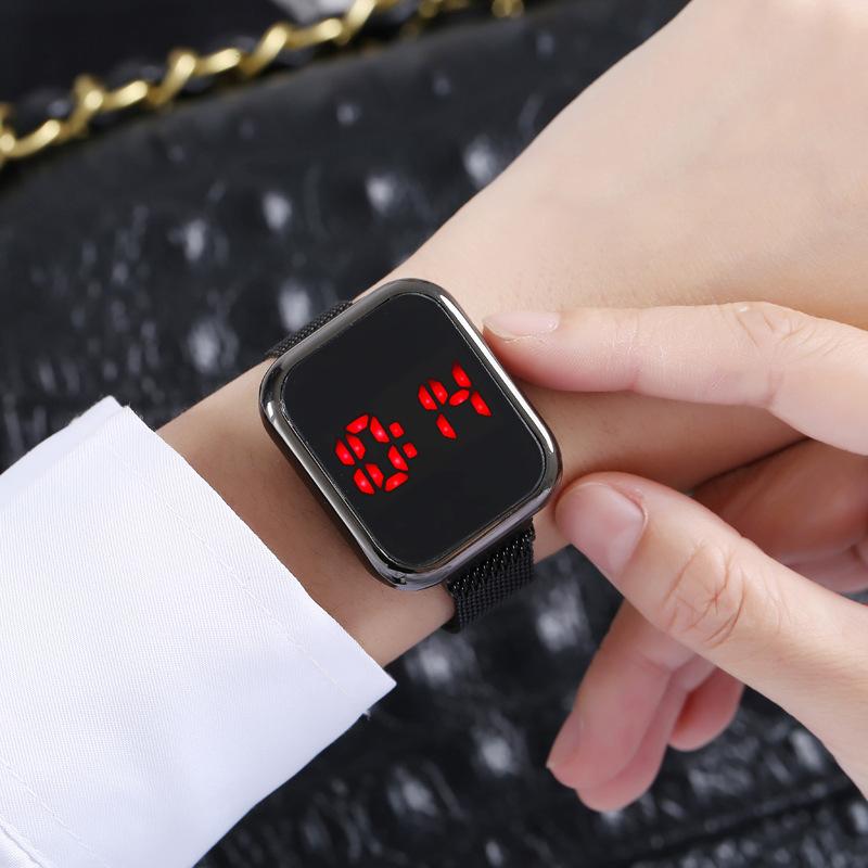 Wristwatches Vierkante Eenvoudige Led Elektronische Horloge Meisjes Middelbare School Student Trend Mode Mesh Band Quartz Horlog, Black
Wristwatches Vierkante Eenvoudige Led Elektronische Horloge Meisjes Middelbare School Student Trend Mode Mesh Band Quartz Horlog, Black