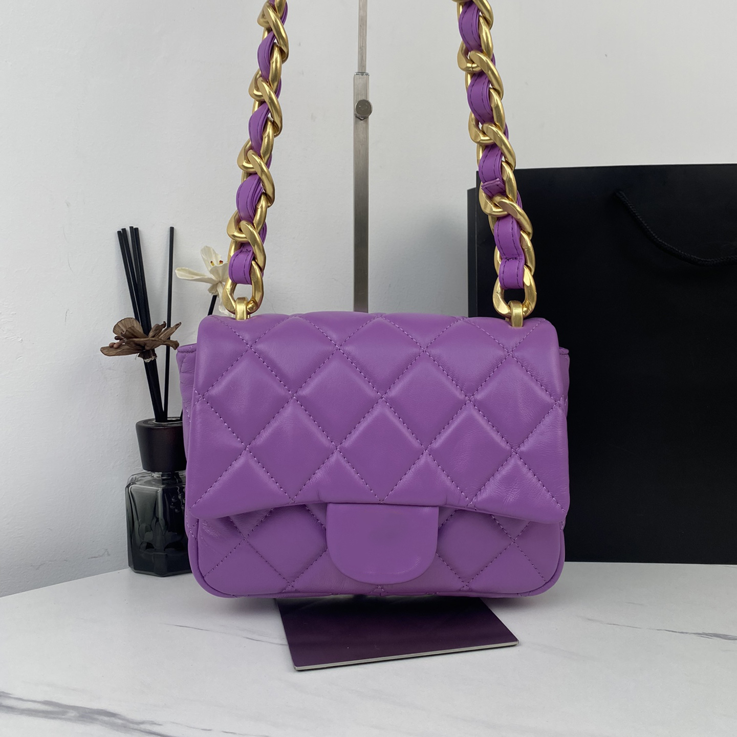 22Ss Bold Chain Flap Axillary Bag High Quality Sheepskin Seven Colors Choice Classic Quilting Top Gold Metal Chains Shoulder Crossbody Designer Luxury wallet, Box
22Ss Bold Chain Flap Axillary Bag High Quality Sheepskin Seven Colors Choice Classic Quilting Top Gold Metal Chains Shoulder Crossbody Designer Luxury wallet, Box