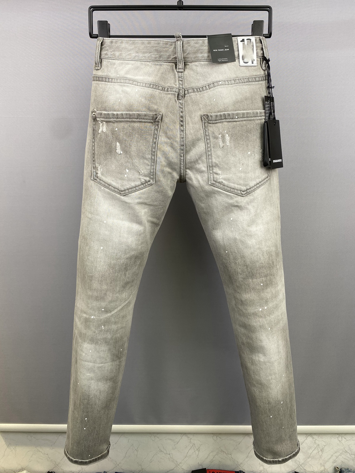 2022 New Men Jeans Hole Light Blue Dark gray Italy Brand Man Long Pants Trousers Streetwear denim Skinny Slim Straight Biker Jean for D2 Top quality 28-38 Size DSQ98288, 9832
2022 New Men Jeans Hole Light Blue Dark gray Italy Brand Man Long Pants Trousers Streetwear denim Skinny Slim Straight Biker Jean for D2 Top quality 28-38 Size DSQ98288, 9832
