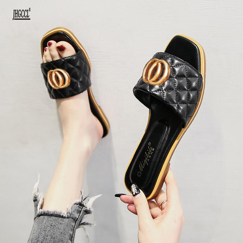 New designer slippers For women wearing black flip-flops brand designer large size leather sandals T0, Beige
New designer slippers For women wearing black flip-flops brand designer large size leather sandals T0, Beige