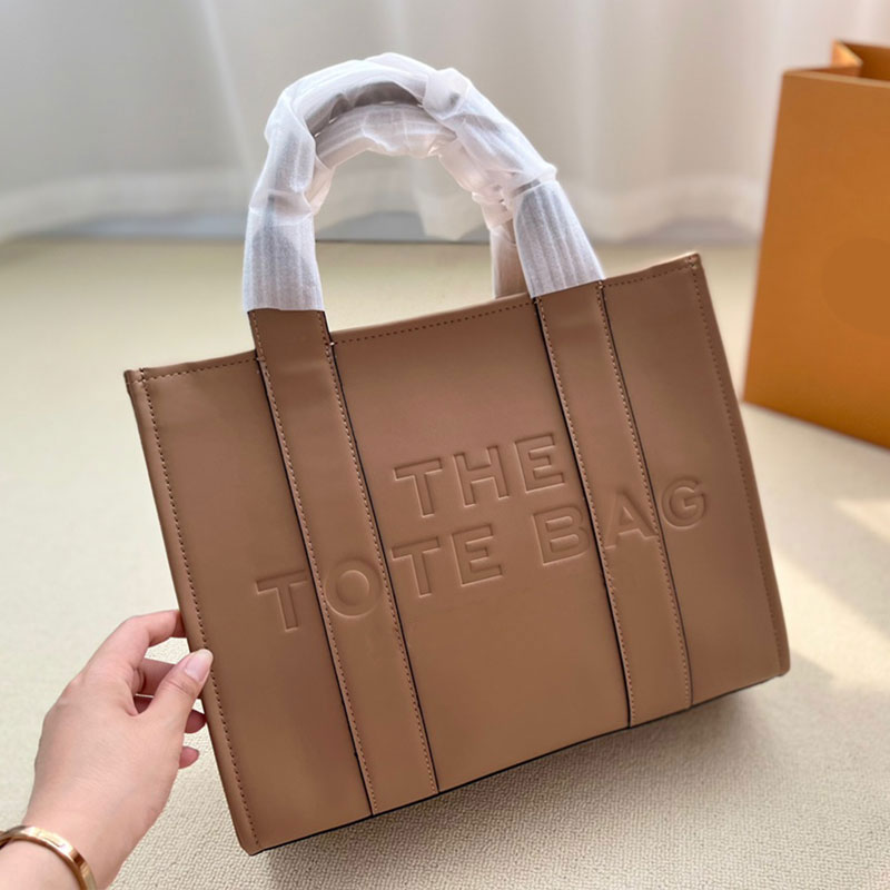 The Tote Bag Single Shoulder Handbag Large Capacity Crossbody Bags Genuine Leather Fashion Letter Prints Square Shopping Handbags Designer
The Tote Bag Single Shoulder Handbag Large Capacity Crossbody Bags Genuine Leather Fashion Letter Prints Square Shopping Handbags Designer