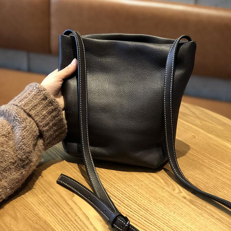 Evening Bags Retro Cowhide Leather Fashion Han Edition Bucket Bag Trend Women Casual Handbag Geometric Large Capacity Shoulder
Evening Bags Retro Cowhide Leather Fashion Han Edition Bucket Bag Trend Women Casual Handbag Geometric Large Capacity Shoulder