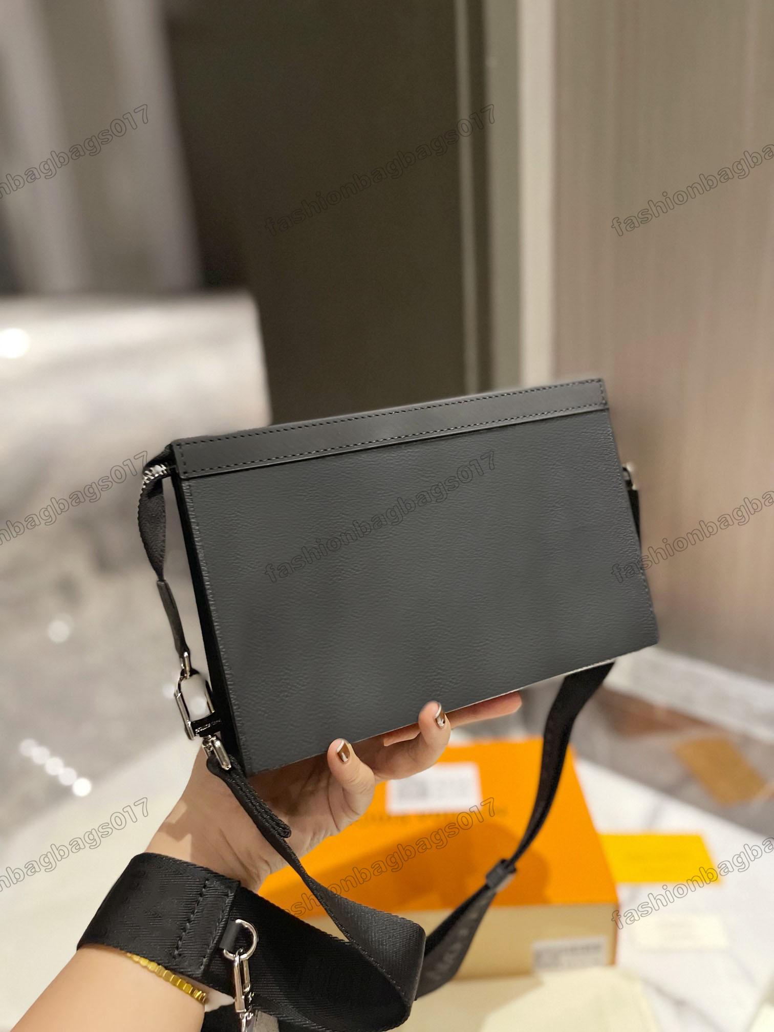 Gaston Wearable Wallet Shoulder Bag Mens Luxury Monograms Designer Pochette Voyage Checkerboard Pattern 2pcs CrossBody Bag with card holder
Gaston Wearable Wallet Shoulder Bag Mens Luxury Monograms Designer Pochette Voyage Checkerboard Pattern 2pcs CrossBody Bag with card holder