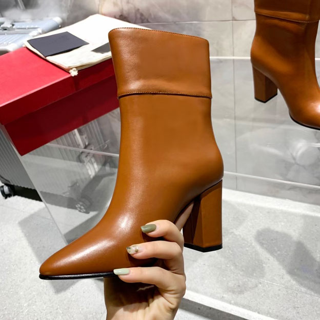 Autumn and winter latest women's fashion boots high quality leather outsole thick and comfortable middle heel 8.5cm party luxury package 35-40, Black
Autumn and winter latest women's fashion boots high quality leather outsole thick and comfortable middle heel 8.5cm party luxury package 35-40, Black