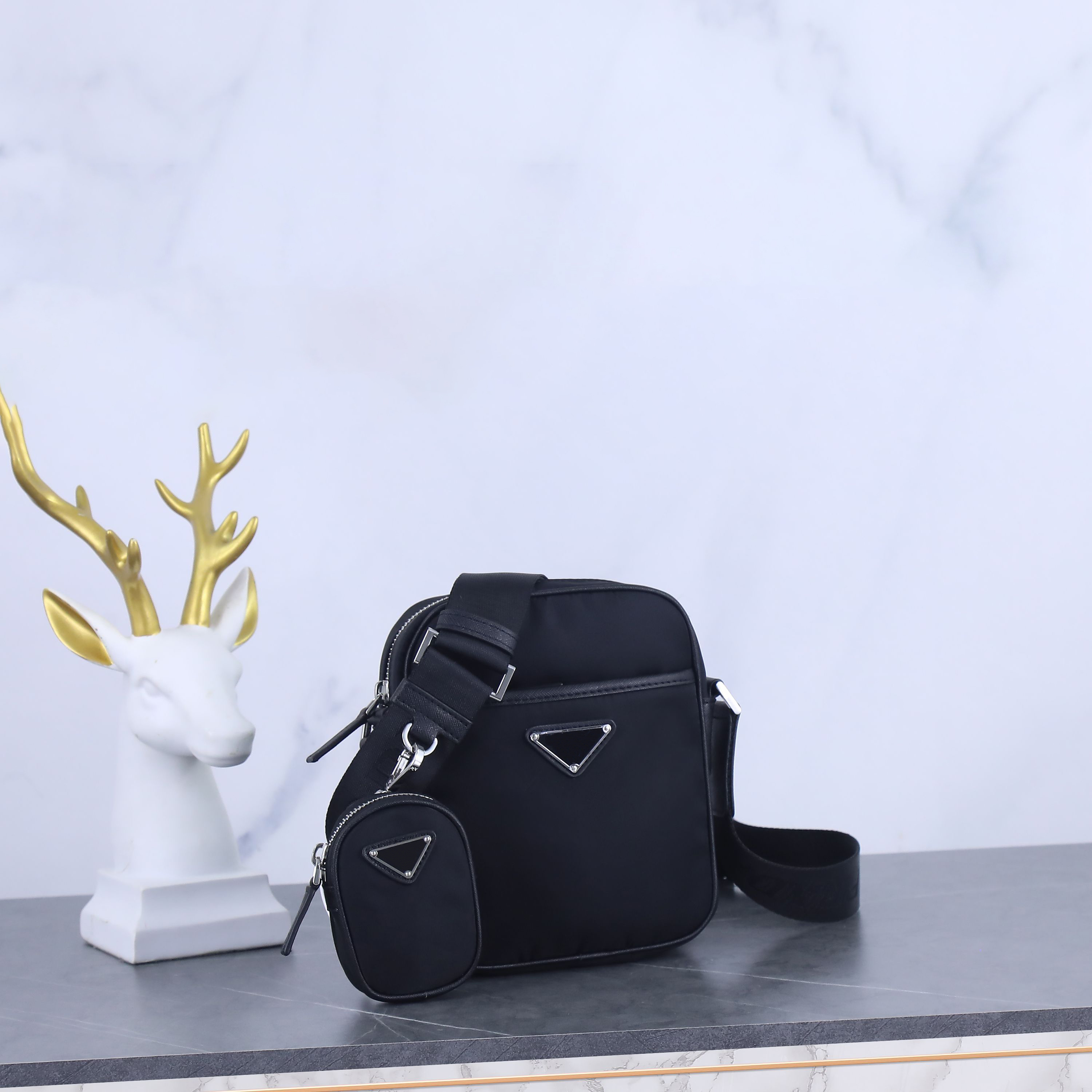 P classic 2VH shoulder Messenger bags 112 Simple light fashion Comes with a detachable pouch, Black
P classic 2VH shoulder Messenger bags 112 Simple light fashion Comes with a detachable pouch, Black