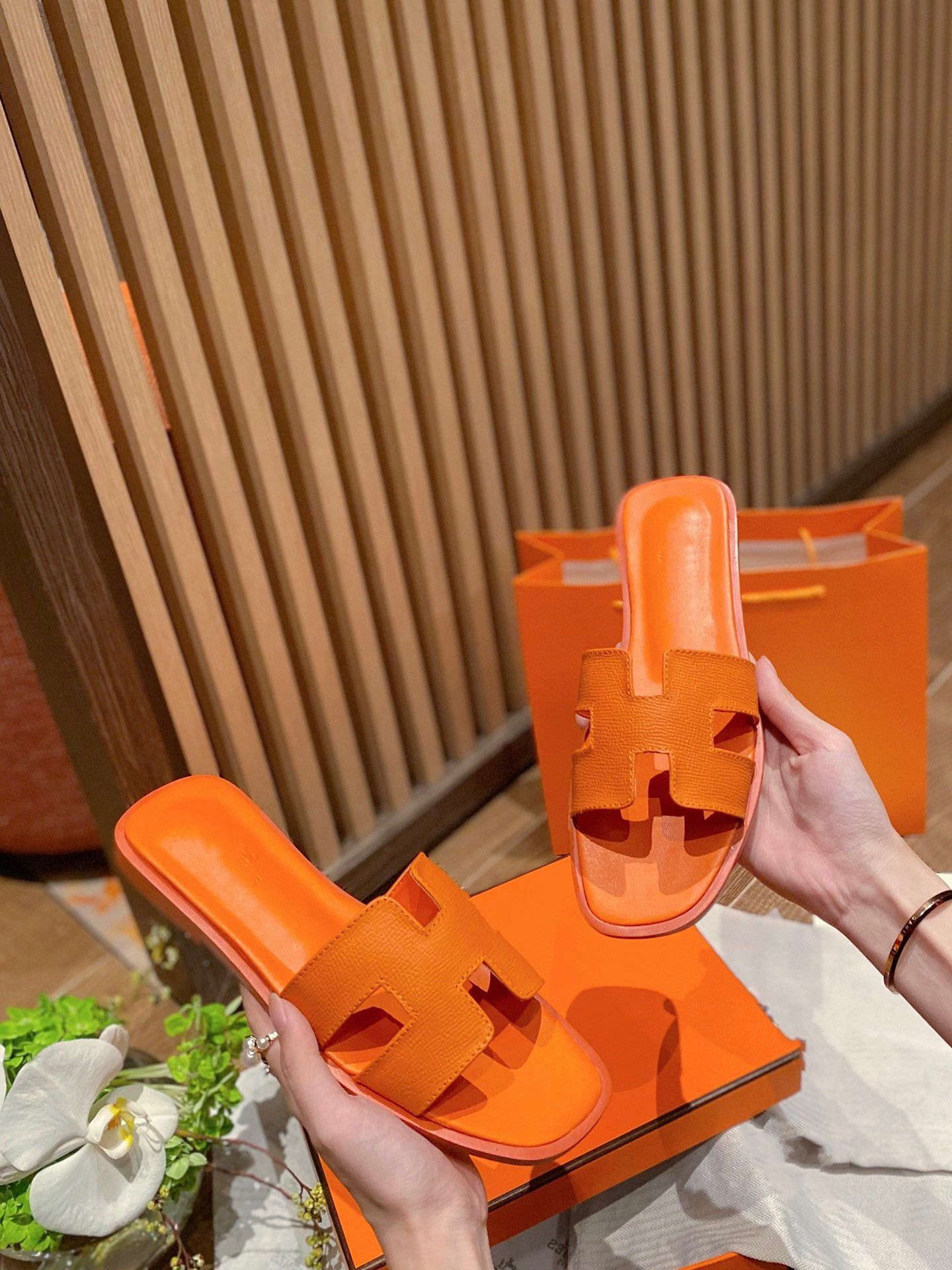 2021 Designer Fashion Slippers REVIVAL MULE High heels Shoes Women Slides Sandals Black Pink Orange Blue WATERFRONT Brown White Summer Flip Flops 0321, 03
2021 Designer Fashion Slippers REVIVAL MULE High heels Shoes Women Slides Sandals Black Pink Orange Blue WATERFRONT Brown White Summer Flip Flops 0321, 03