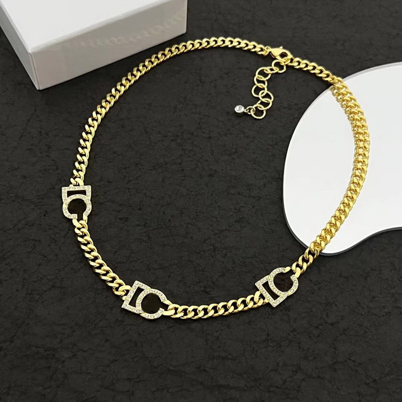 Fashion new designed Charm ladies necklace Bracelets hollow out G Letters with diamonds 18K gold plated women bracelet Designer Jewelry D002x
Fashion new designed Charm ladies necklace Bracelets hollow out G Letters with diamonds 18K gold plated women bracelet Designer Jewelry D002x