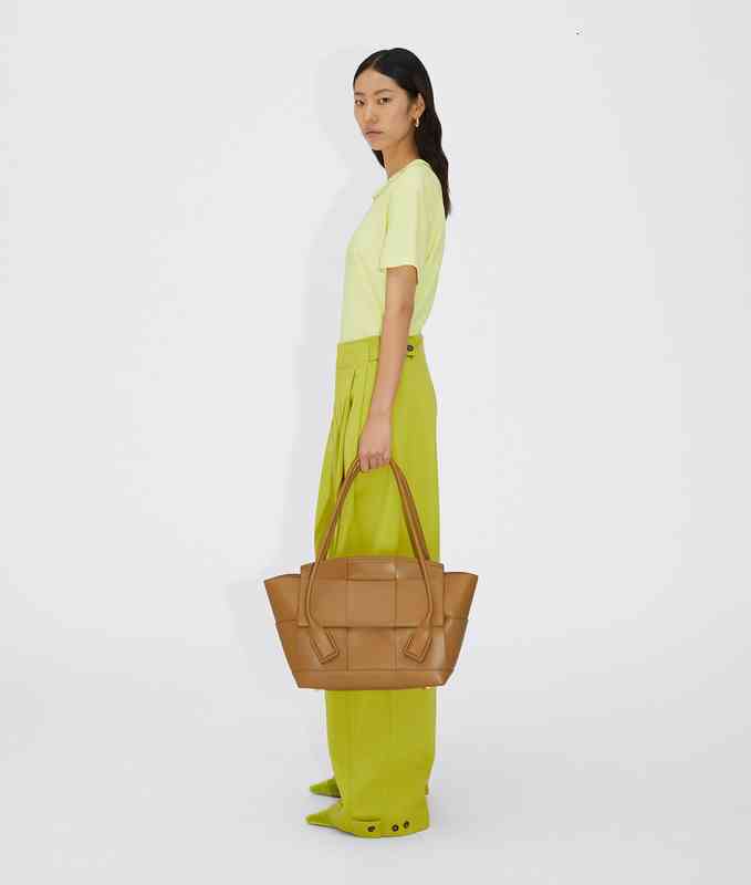 Original Edition Designer Fashion bags s Bottegas's Venetas'ss Arco Medium European Agent Purchase Cowhide Portable B v, Picture 1
Original Edition Designer Fashion bags s Bottegas's Venetas'ss Arco Medium European Agent Purchase Cowhide Portable B v, Picture 1