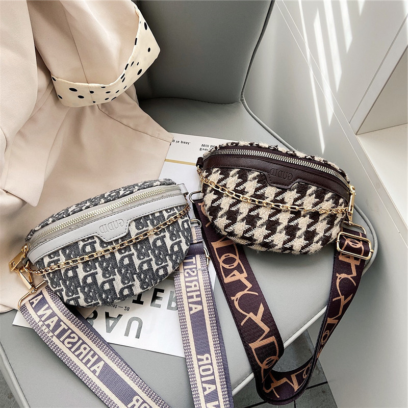 New Waist Bag Fashion Mini Chain Single Shoulder Girl's Letter Msenger Messenger Cross Shoulder Chest Bags Female Waist Pack Wholesale, One black 
New Waist Bag Fashion Mini Chain Single Shoulder Girl's Letter Msenger Messenger Cross Shoulder Chest Bags Female Waist Pack Wholesale, One black