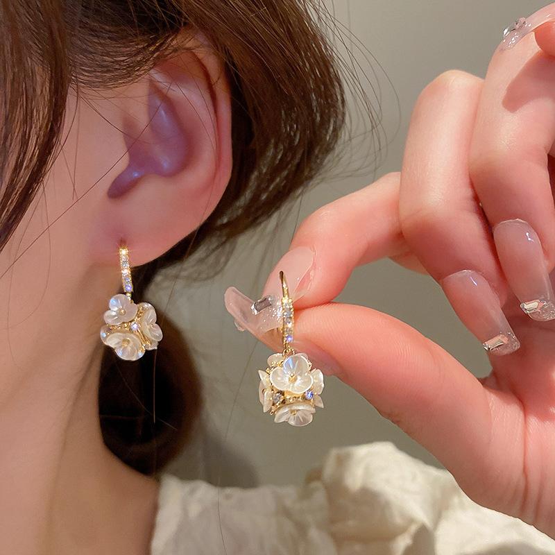 Dangle & Chandelier Arrival Fashion Drop Earrings Metal Trendy Round Women Real Gold Plated Zircon Flower Small JewelryDangle
Dangle & Chandelier Arrival Fashion Drop Earrings Metal Trendy Round Women Real Gold Plated Zircon Flower Small JewelryDangle